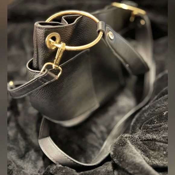 Steve Madden Black and Gold Shoulder Bag with Versatile Strap - Picture 13 of 13